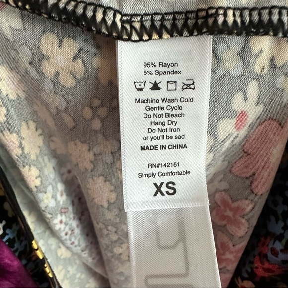XS LuLaRoe Lily Peasant Top | Cute florals | NWT - Picture 4 of 4